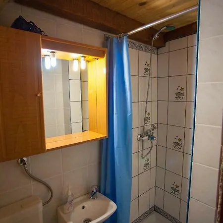 Antique House * Cres