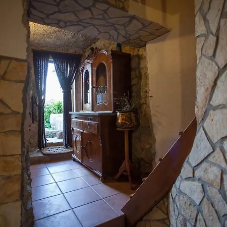 Antique House Appartamento Cres
